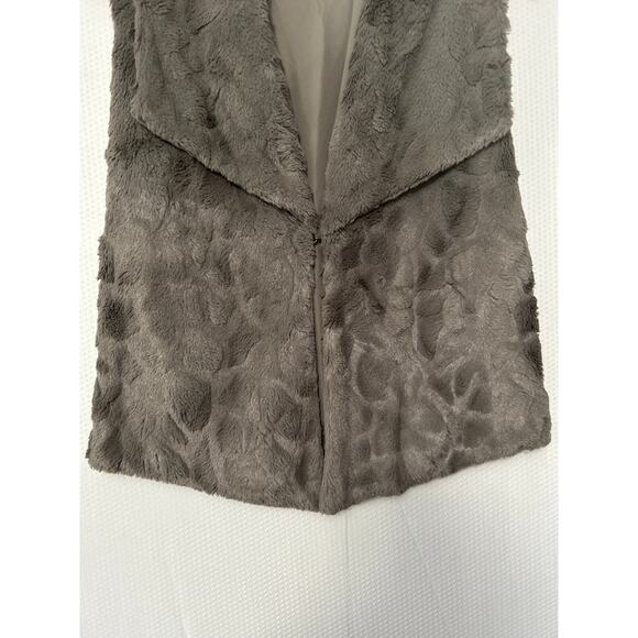 Jack by BB Dakota Women's Gray Faux Fur Textured Fly Away Lined Vest Size Small - Picture 3 of 10